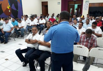 Policía Nacional capacita a conductores del Minsa en educación vial