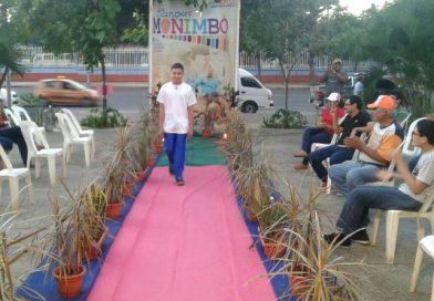 MEFCCA realiza pasarela de ropa escolar en Tiangue Monimbó