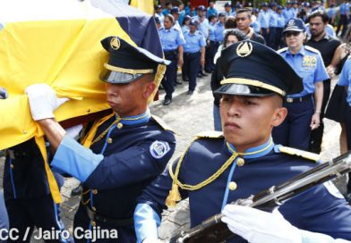Policía Nacional rinde homenaje y da el último adiós al Comisionado Mayor Tomás Boanerges Velásquez Corrales