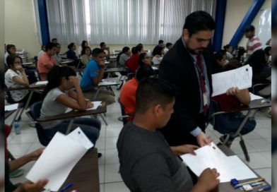 Estudiantes optan a becas de Ingeniería en Economía y Negocios otorgadas por el BCN