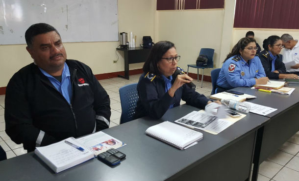 Inspeccionan y capacitan a personal de recorridos escolares