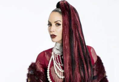 Ivy Queen reaparece con nuevo look en una sexy foto sin sostén