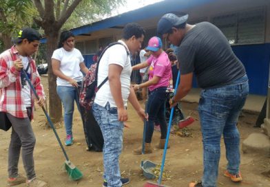 Movimiento Guardabarranco y FES desarrollan jornada de limpieza en Centros Escolares