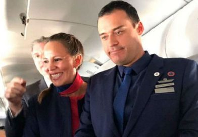 ¡Sorpresa! El Papa en Chile celebra matrimonio de tripulantes durante vuelo a Iquique