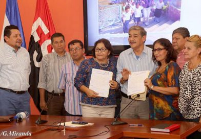 Firman acta de reajuste salarial para trabajadores del Ministerio de Educación