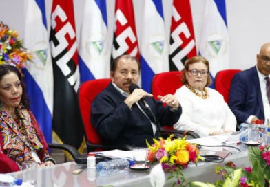 Comandante Daniel y Compañera Rosario en la inauguración del nuevo hospital Fernando Vélez Paiz