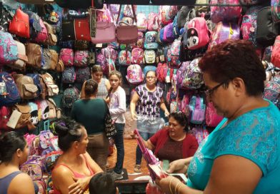 Mercados populares, una opción más favorable para compra de útiles escolares