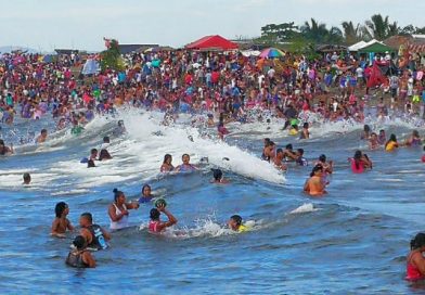 Familias Chinandeganas disfrutan en las playas el primer día del año