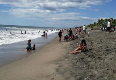 Poneloya y Las Peñitas reportan masiva afluencia de turistas en el primer día de Año Nuevo