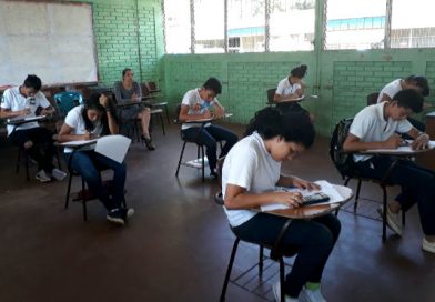 Estudiantes inician exámenes de reparación a nivel nacional