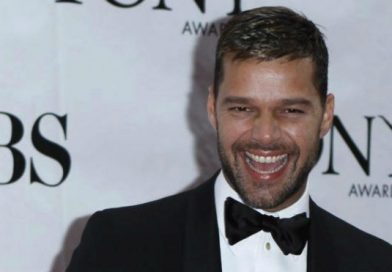 (+Video) Ricky Martin sorprende al quitarse toda la ropa en televisión