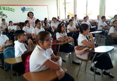 Estudiantes de secundaria del Instituto La Salle inician año escolar 2018