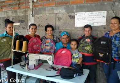 Sastrería Marbelly confecciona mochilas y uniformes escolares