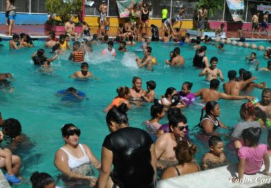 Familias se refrescan en balnearios capitalinos