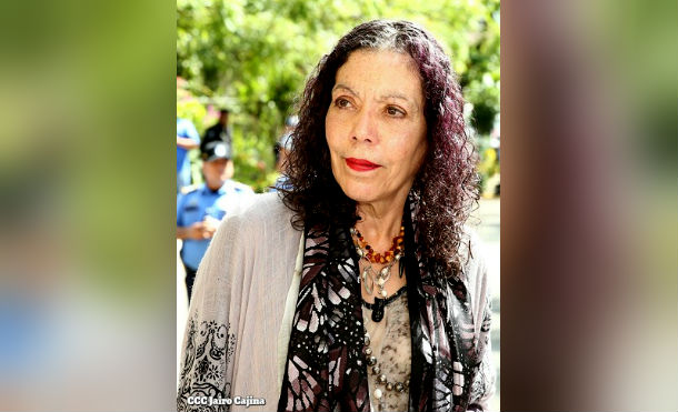 Compañera Rosario después del homenaje póstumo a Silvio Conrado