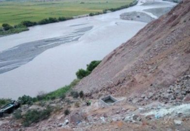 Más de 30 personas mueren en Perú al caer autobús a un abismo