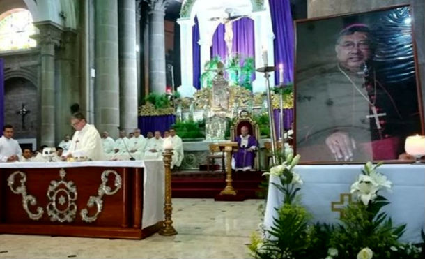 Despiden entre aplausos al arzobispo de Guatemala Óscar Julio Vián