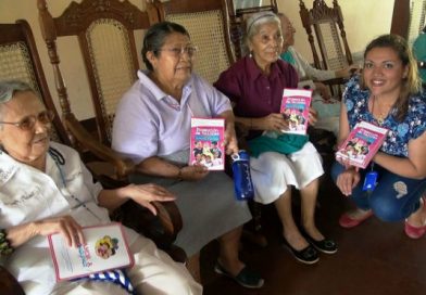 Autoridades del Ministerio de la Familia comparten con adultos mayores de Nindirí