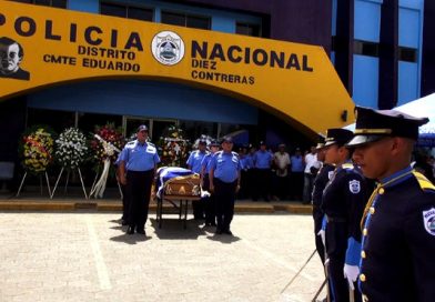 Condecoran y ascienden póstumamente a oficial caído en el barrio Vista Hermosa de Ciudad Sandino