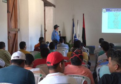 Polic&iacute;a capacita a miembros del transporte selectivo en Ocotal