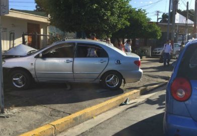 Irrespeto a la señal de tránsito provoca fuerte accidente en Managua