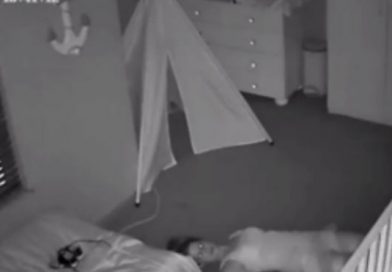 Un padre pone una cámara en el cuarto de su hijo y en la grabación se ve una extraña imagen
