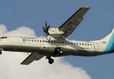 Un avi&oacute;n con decenas de pasajeros se estrella en Ir&aacute;n