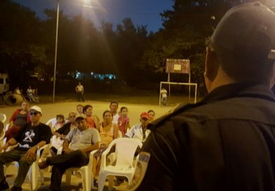 Bomberos llevan charla preventiva a barrio La Cruz del Paraíso