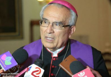 Monseñor Bosco Vivas brinda responso por la memoria de Rubén Darío