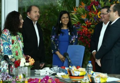Comandante Daniel y Compañera Rosario sostienen encuentro con nuevos directivos de Amcham