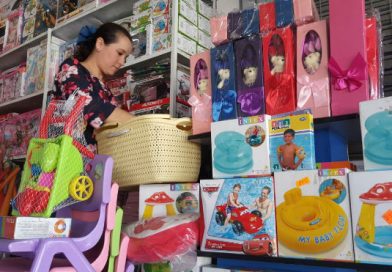 Art&iacute;culos de verano resaltan en el comercio capitalino