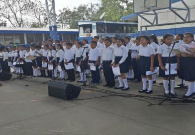 Coros estudiantiles le cantan al amor, amistad y a la solidaridad