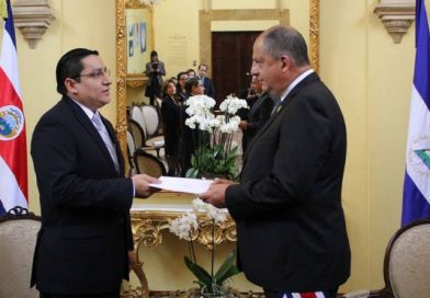 Nuevo embajador de Nicaragua entrega cartas credenciales a Presidente de Costa Rica