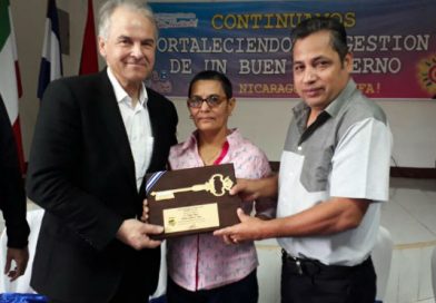 Alcalde de Ginebra, Suiza, Rémy Pagani visita El Tuma La Dalia