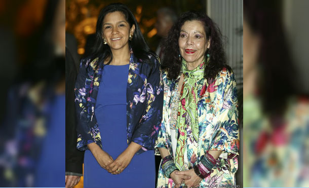 Compañera Rosario y María Nelly Rivas tras encuentro con AMCHAM