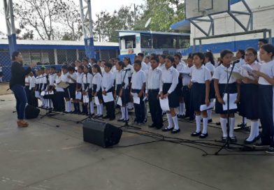 Coros estudiantiles le cantan al Amor, Amistad y Solidaridad
