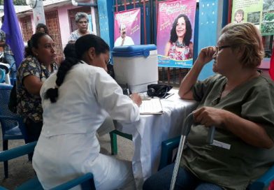Jornada de salud para madres de héroes y mártires en el Día del Amor