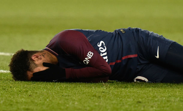 Neymar sería operado y volvería en mayo