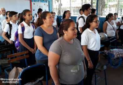 Madres y padres de familia participan en la promoción de valores de los estudiantes