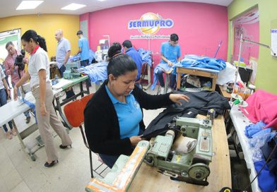 El regreso a clases incrementó la demanda de uniformes a empresas de bordado y confección