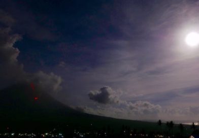 Mira el increíble efecto de la súperluna de sangre en un volcán en Filipinas