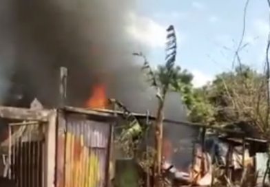 Bomberos combaten incendio en sector del edificio Armando Guido en Managua