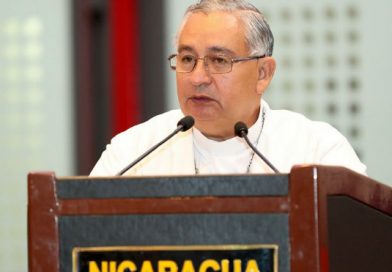 Monseñor Eddy valora el papel de los padres como “maestros de la vida” en la consulta nacional