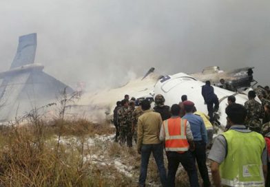 Al menos 40 muertos al estrellarse avi&oacute;n en Nepal