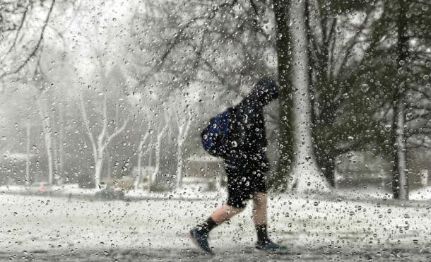 Cancelan cerca de 2,800 vuelos por otra tormenta de nieve que afecta al noreste de EEUU