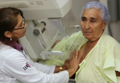Realizan mamografías a mujeres de la tercera edad en saludo al 8 de marzo