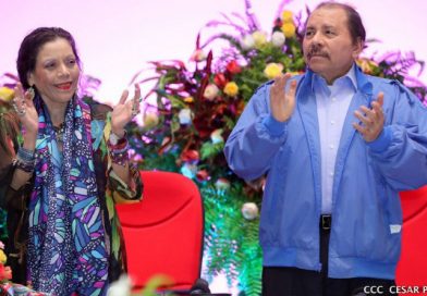 Comandante Daniel y Compa&ntilde;era Rosario felicitan a Gaston Browne por su victoria en las elecciones de Antigua y Barbuda