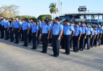 Fuerzas policiales de Granada resguardan la tranquilidad de familias en Semana Santa