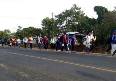 Peregrinos de Diriomo caminan hacia el Santuario de Popoyuapa