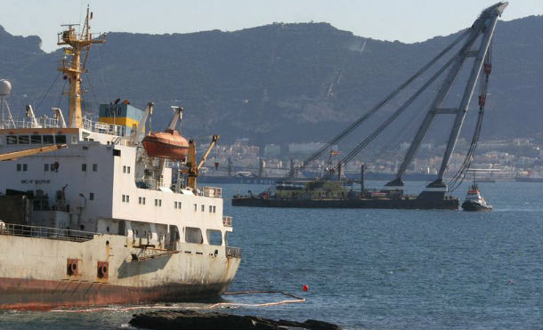Al menos dos muertos tras explosión en un puerto de Italia